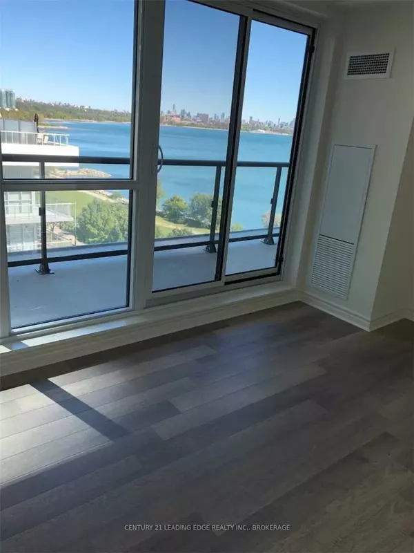 Toronto W06, ON M8V 0H1,39 Annie Craig DR #715