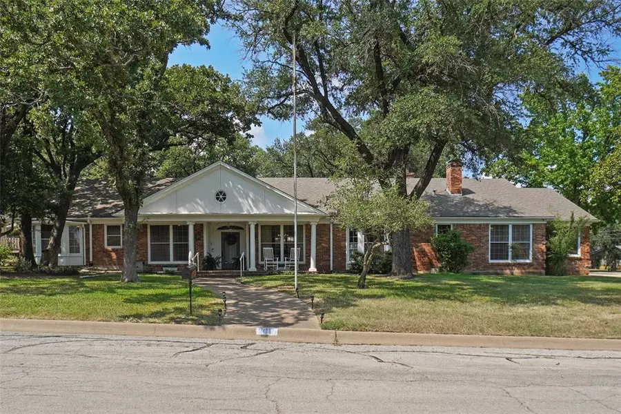 2015 Williamsburg Row, Denton, TX 76209