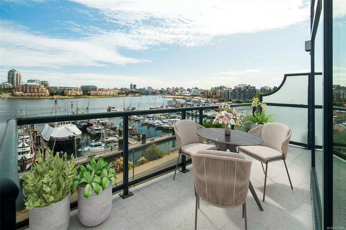 Victoria, BC V8V 4Z9,21 Dallas Rd #501