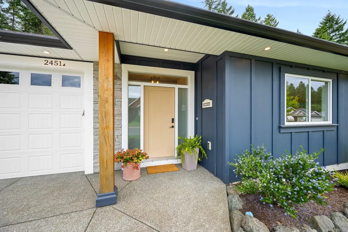 Comox, BC V9M 0B9,2451 Dakota Pl