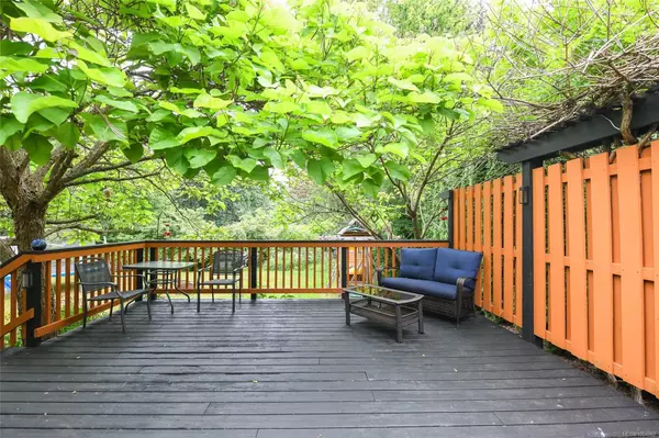 Black Creek, BC V9J 1J8,8732 Paulsen Rd