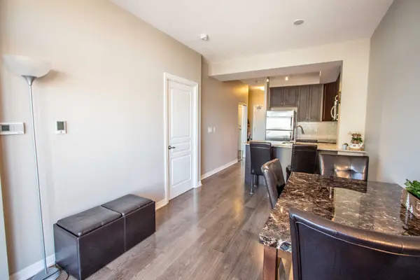 Burlington, ON L7L 0E4,1940 Ironstone DR #422