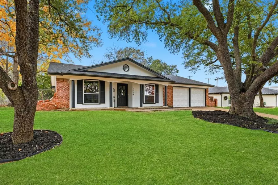 1429 Foothill Drive, Hurst, TX 76053