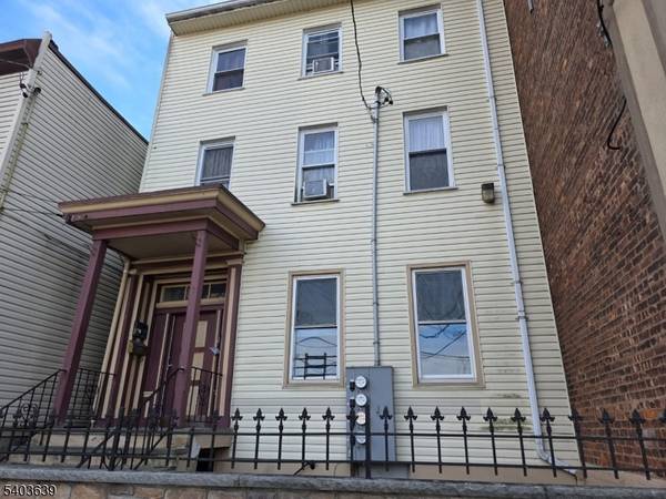 32 Elm St, Paterson City, NJ 07501