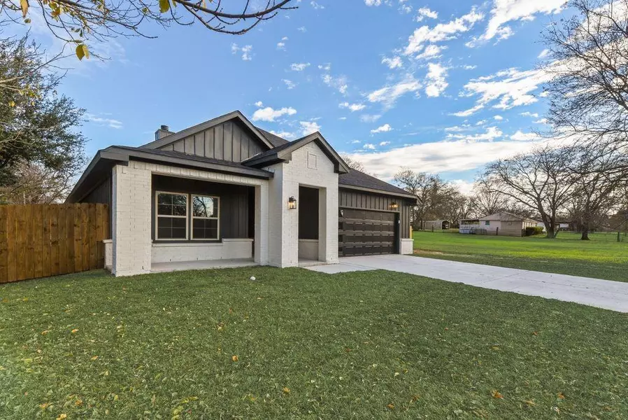 529 Berke Street, Newark, TX 76071