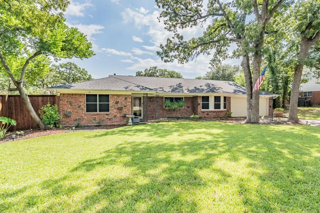 Hurst, TX 76053,833 W Cheryl Avenue