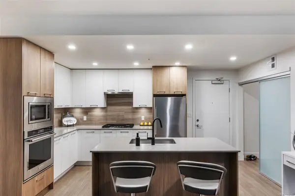 Langford, BC V9B 0W5,960 Reunion Ave #211