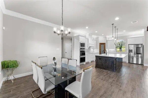 1055 Meadow Wood Terrace, Azle, TX 76020