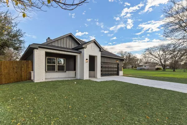 529 Berke Street, Newark, TX 76071