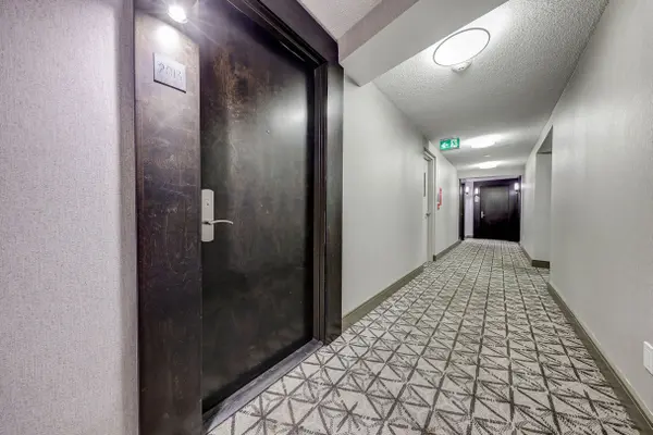 Toronto C01, ON M5G 2R2,761 Bay ST #2813