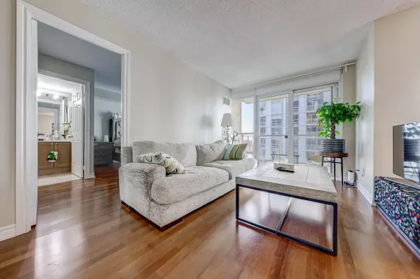 Toronto C01, ON M5G 2R2,761 Bay ST #2813