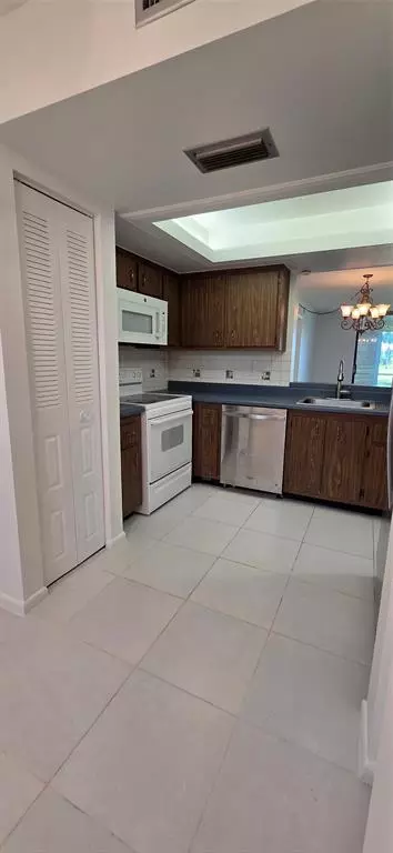 Margate, FL 33063,7350 NW 18th St #101