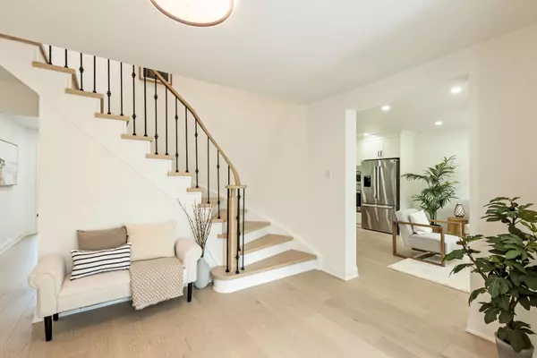 Markham, ON L3R 2Y4,679 Village Pkwy