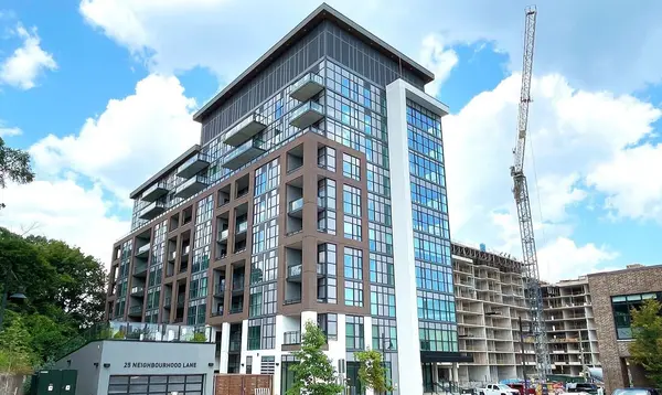 25 Neighbourhood LN #303, Toronto W07, ON M8Y 0C4