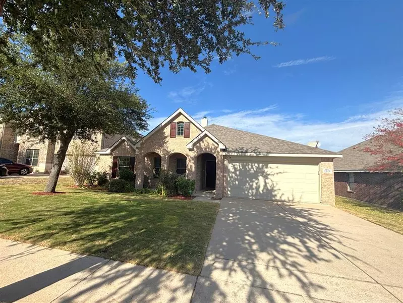 1028 Hickory Bend Lane, Fort Worth, TX 76108