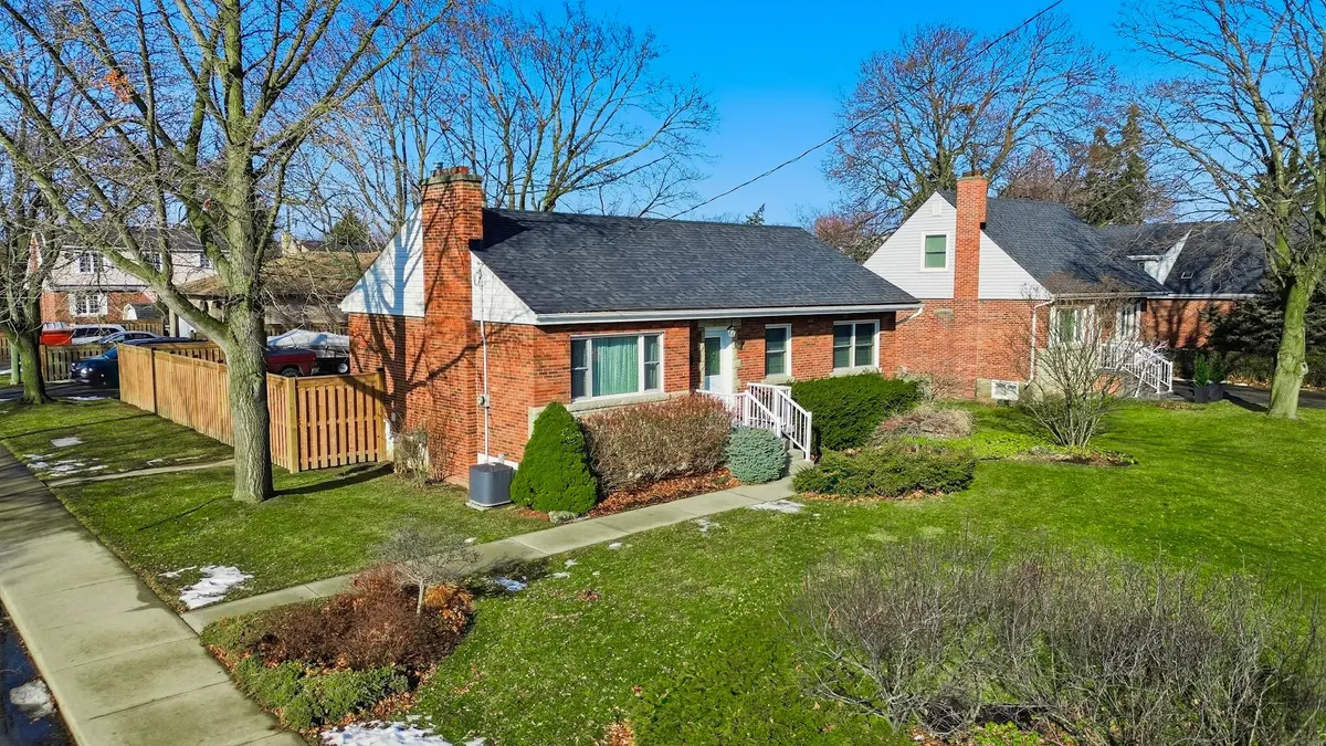 Hamilton, ON L8K 4A9,1 Bryant CT