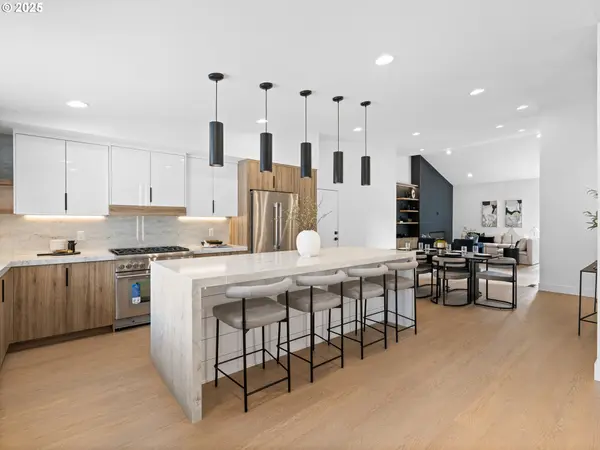 9070 NW LOVEJOY ST, Portland, OR 97229