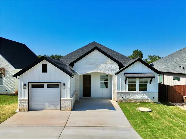 5608 San Jacinto Drive,  Granbury,  TX 76048