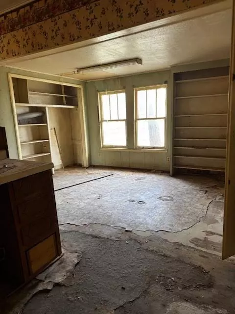 Jacksboro, TX 76458,626 W Archer Street