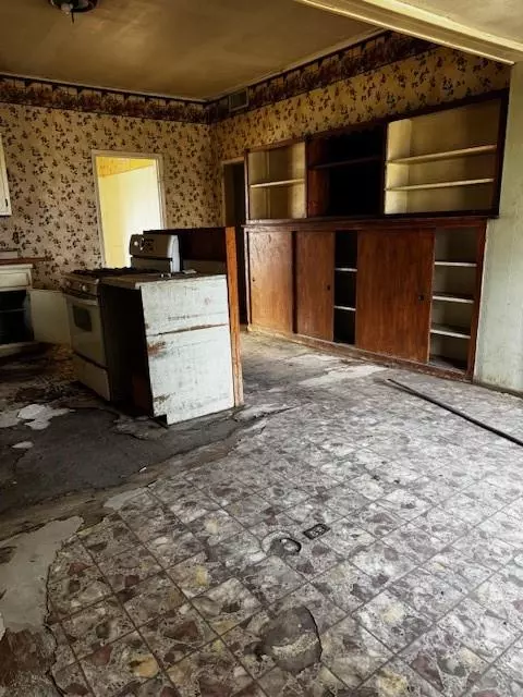 Jacksboro, TX 76458,626 W Archer Street