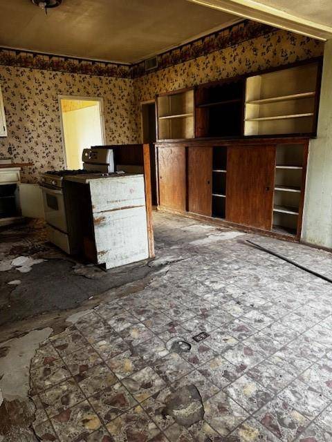 Jacksboro, TX 76458,626 W Archer Street