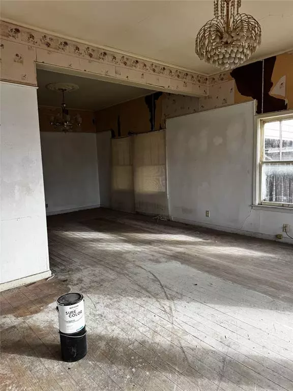 Jacksboro, TX 76458,626 W Archer Street