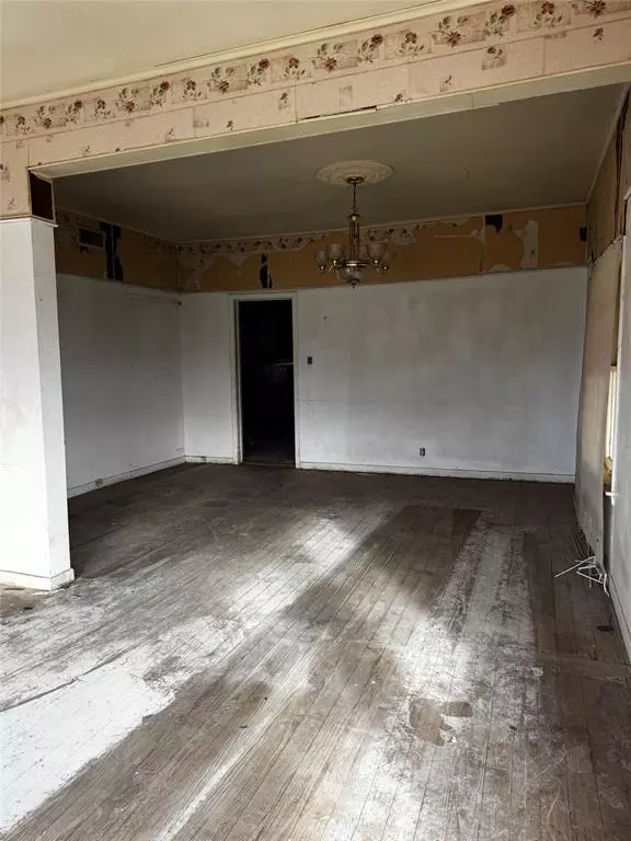 Jacksboro, TX 76458,626 W Archer Street