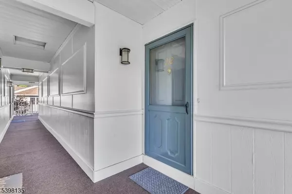 Mahwah Twp., NJ 07430,212 Larch Ln