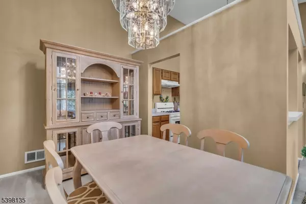 Mahwah Twp., NJ 07430,212 Larch Ln