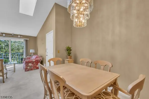 Mahwah Twp., NJ 07430,212 Larch Ln