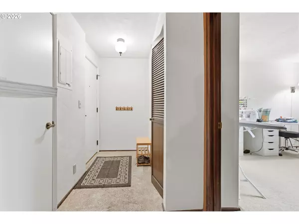 Eugene, OR 97401,600 CHERRY DR #8