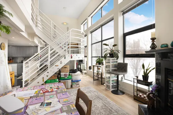 Toronto C08, ON M5A 1L3,393 King ST E #202