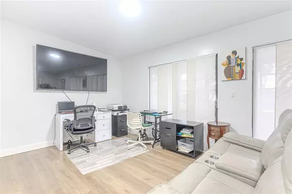 Fort Lauderdale, FL 33321,10675 W Clairmont Cir #202