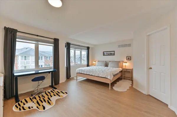 Vaughan, ON L4J 8H1,18 Clark AVE W #152