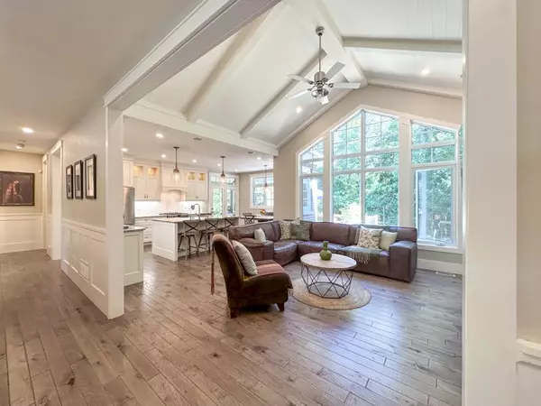 Springwater, ON L9X 0J2,77 MENNILL DR