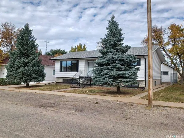 113 5th AVENUE, Gravelbourg, SK S0H 1X0