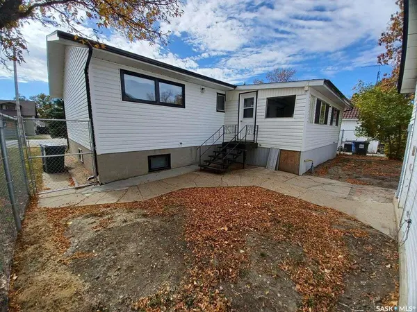 113 5th AVENUE, Gravelbourg, SK S0H 1X0