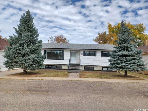 113 5th AVENUE, Gravelbourg, SK S0H 1X0