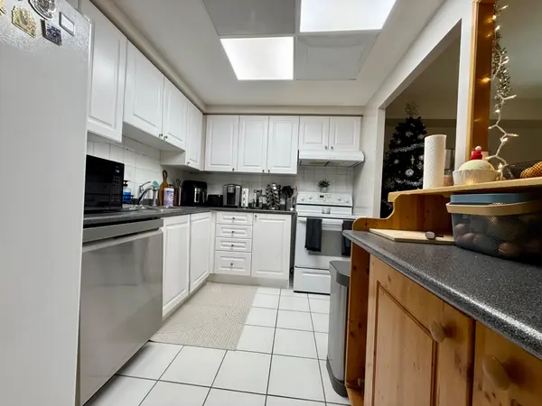 Mississauga, ON L5B 4B1,135 Hillcrest AVE #1902