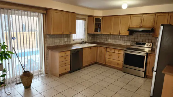 Toronto W05, ON M9M 1E5,44 Reuben AVE