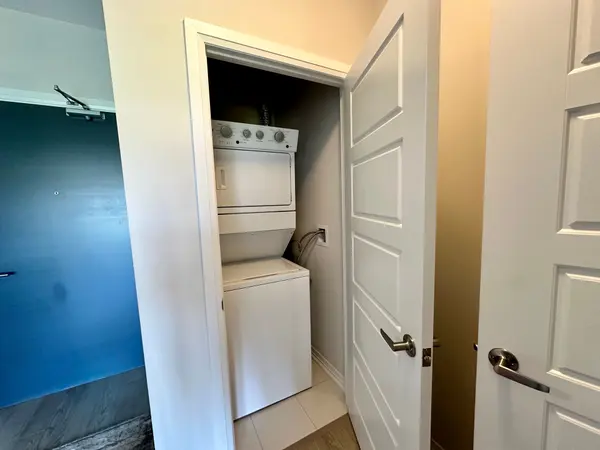 Oakville, ON L6M 1S1,3265 Carding Mill TRL #206