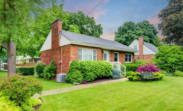 Hamilton, ON L8K 4A9,1 Bryant CT