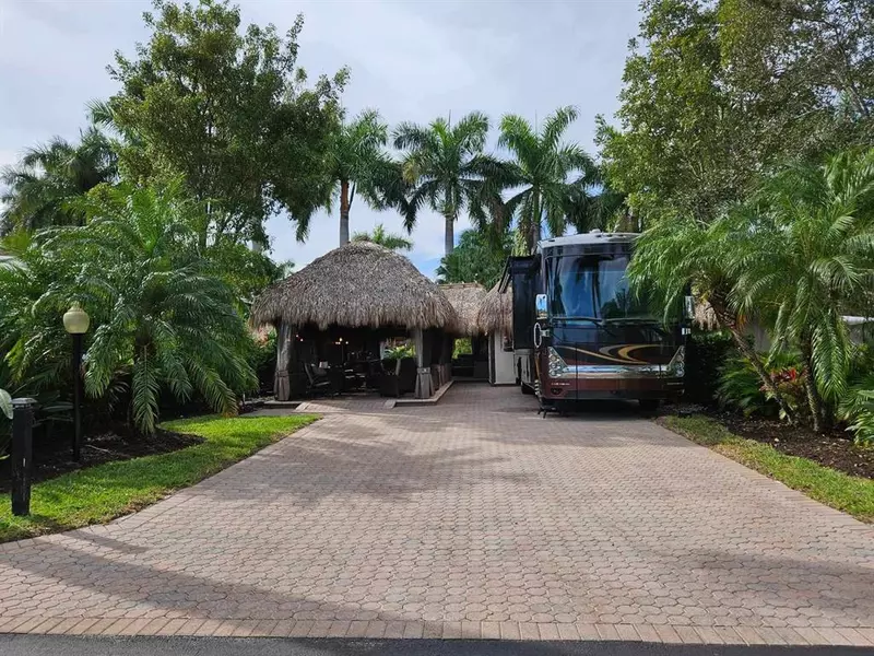 465 S Carol Pkwy #465, Margate, FL 33068