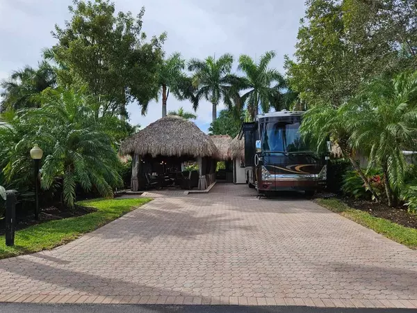 465 S Carol Pkwy #465, Margate, FL 33068