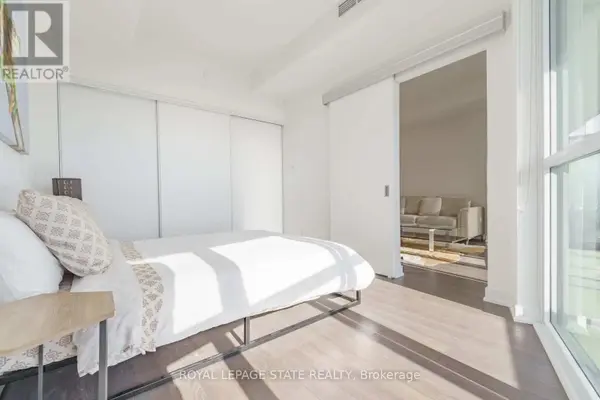 Toronto C01, ON M6K 0C9,30 Ordnance ST #1112