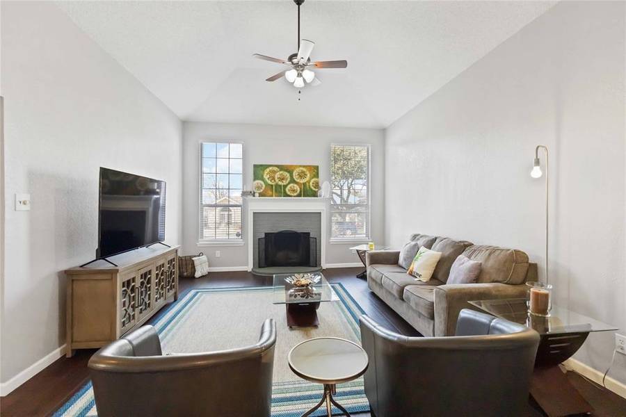 425 Kelley Court, Fort Worth, TX 76120