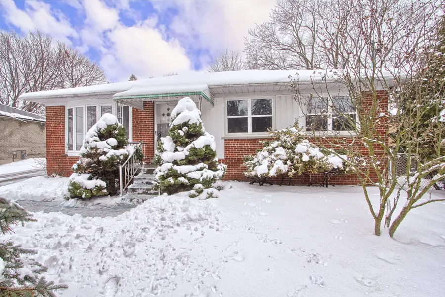 72 Monkswood CRES, Newmarket, ON L3Y 2K1