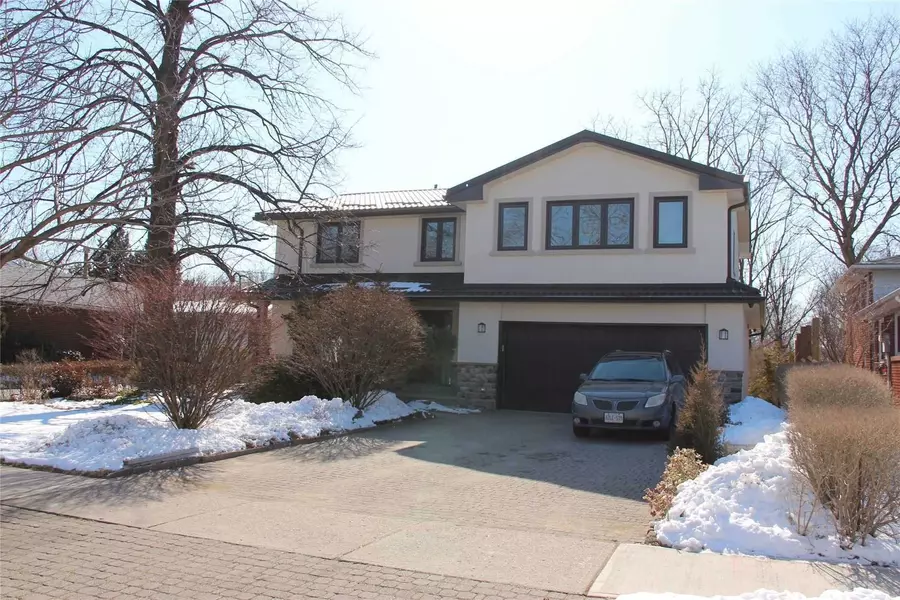 3338 Lonefeather CRES, Mississauga, ON L4Y 3G5