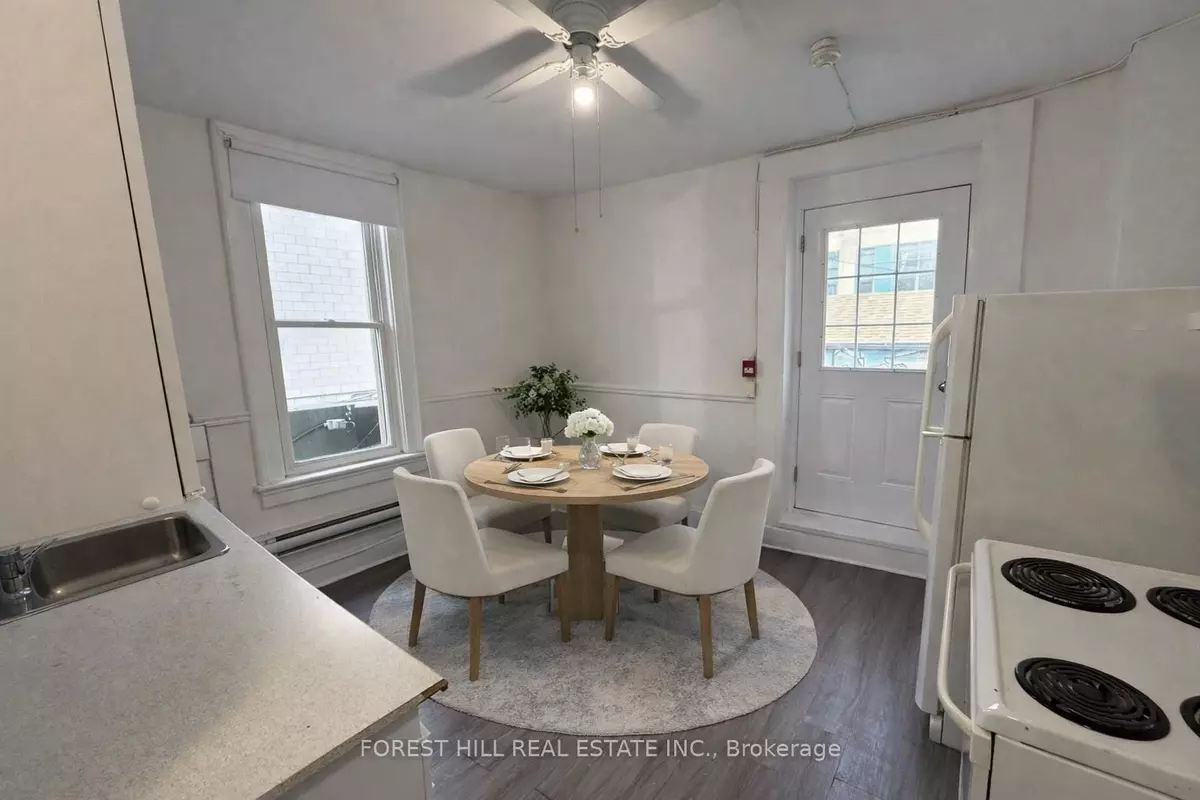 Toronto C08, ON M5B 1E2,132 Dundas ST E #Upper