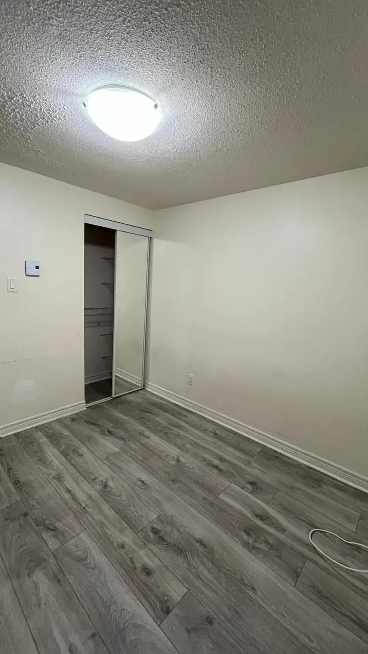 Brampton, ON L6S 2N6,54 Hoskins SQ